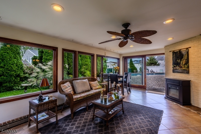 flordia room with view of yard