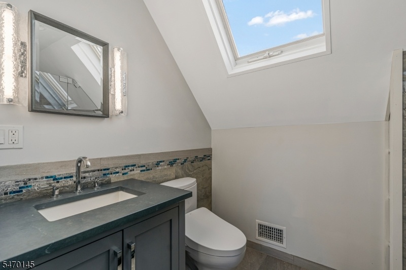 2nd Floor Bathroom