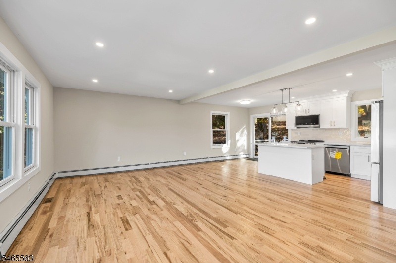 Living Room/Kitchen