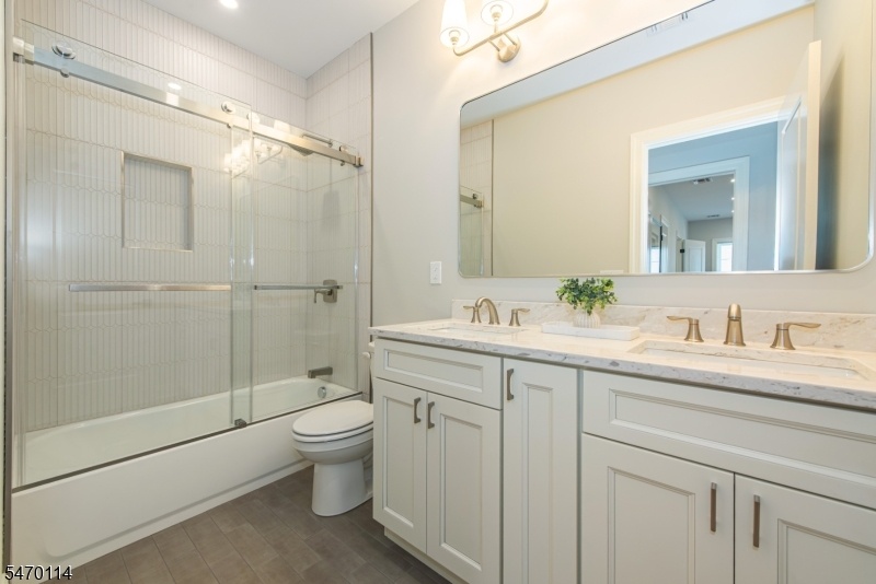 Main Bath, With Double Sinks