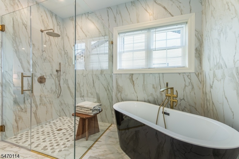 Soaking Tub to Relax and Enjoy