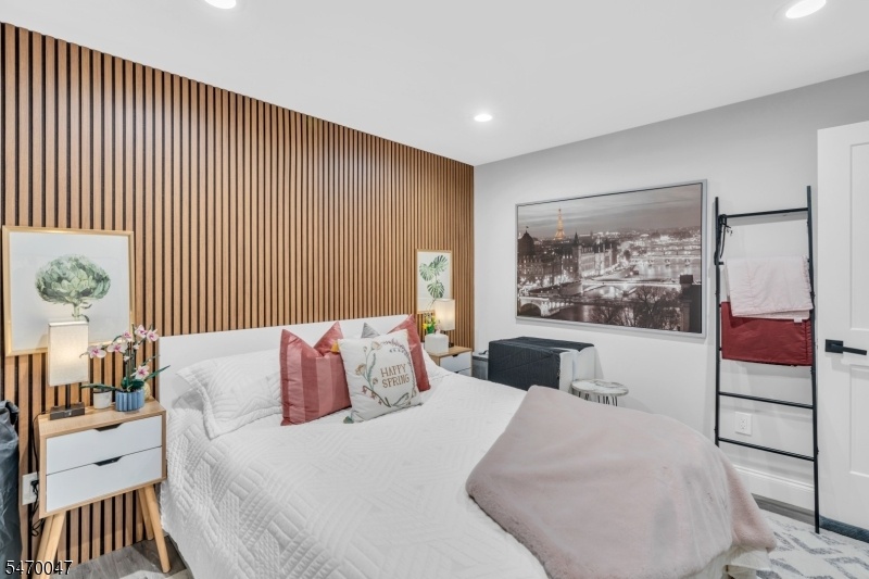 Office/ Guest Room