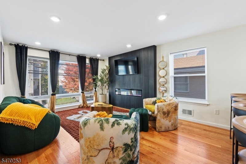 Livingroom unit 1