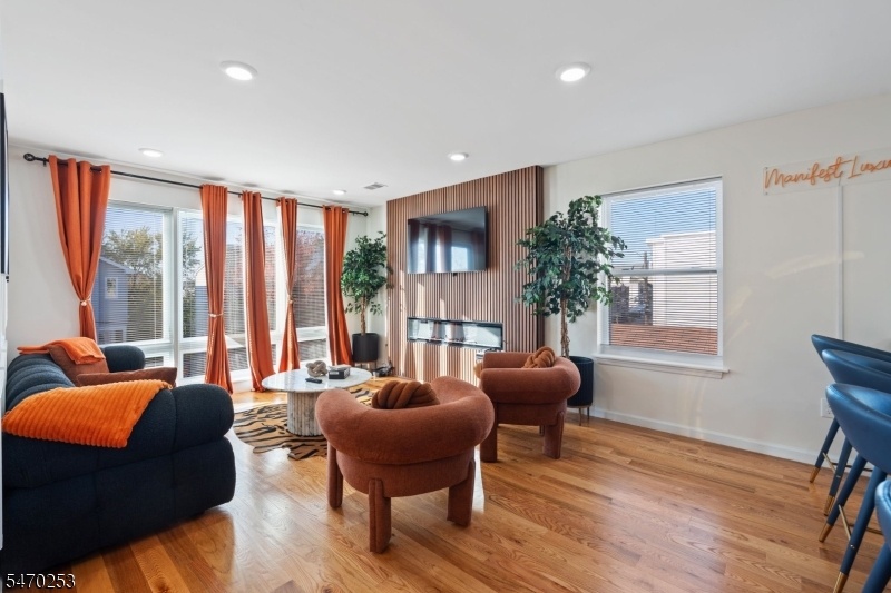 Livingroom unit 2