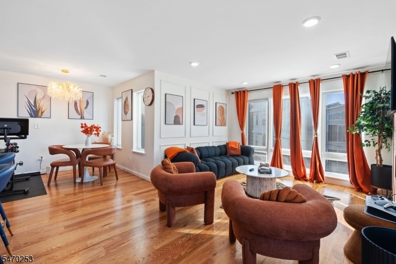 Livingroom unit 2
