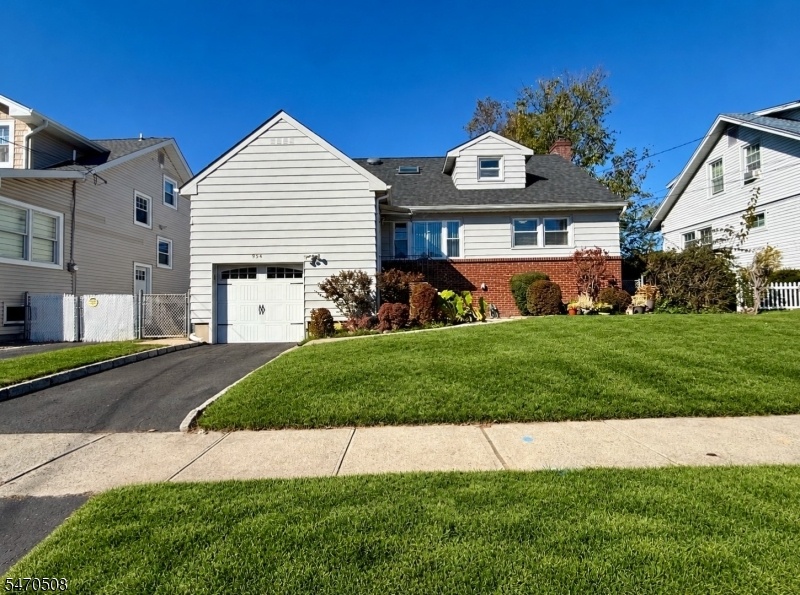 Beautiful 4 BR, 2.1 Bath Cape