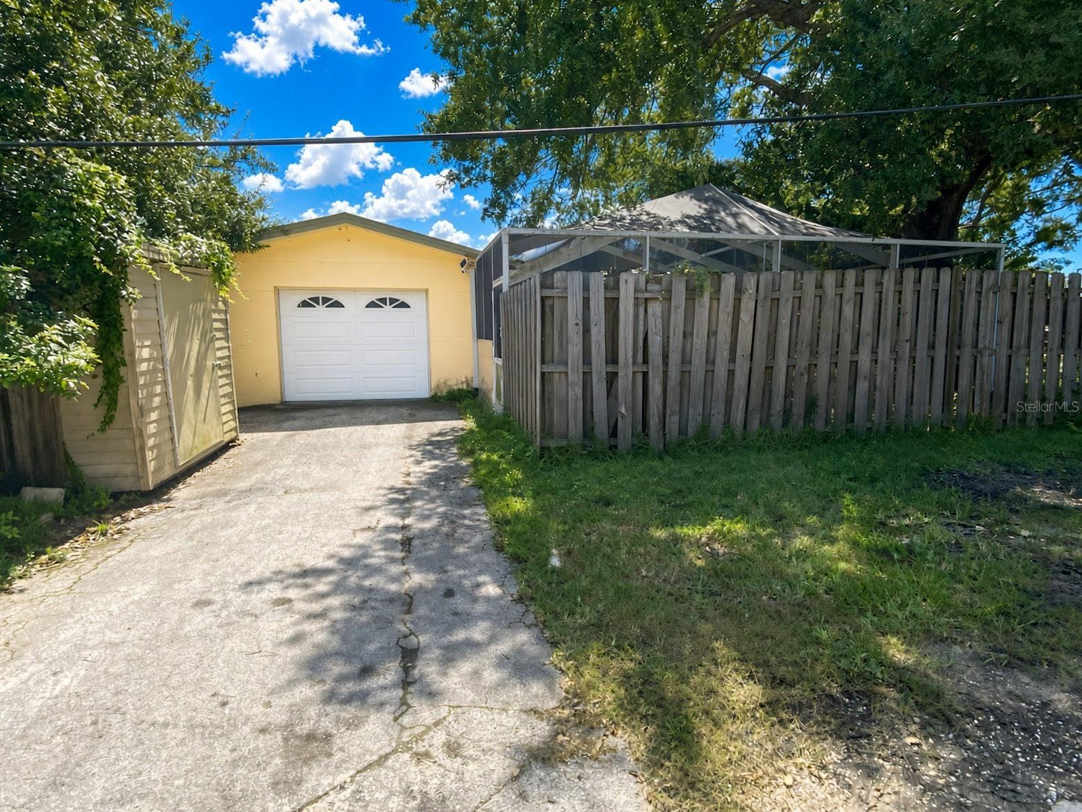 1 Car Garage