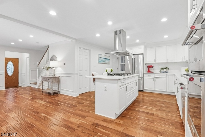 Eat-In Gourmet Kitchen