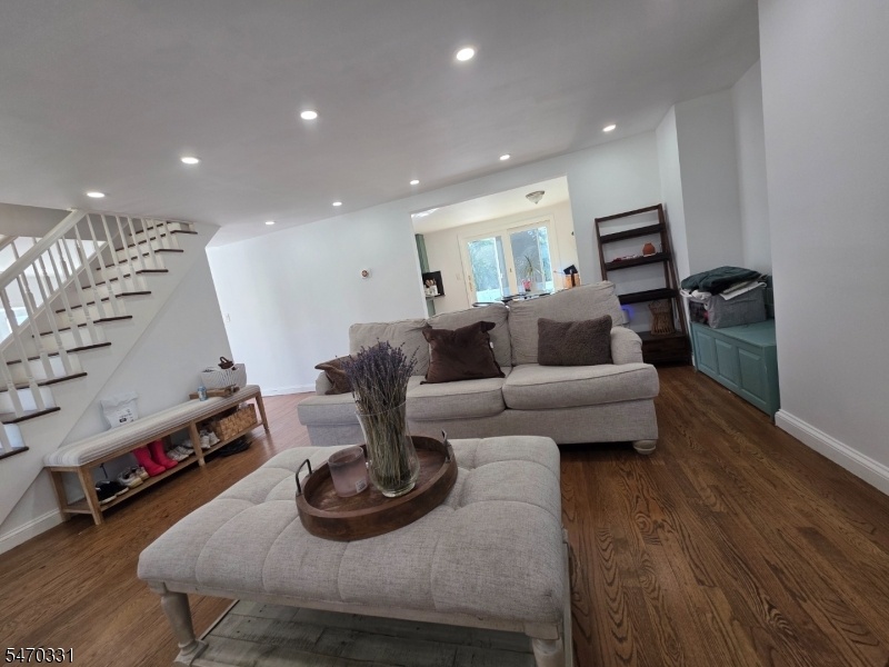 Living room pic 2