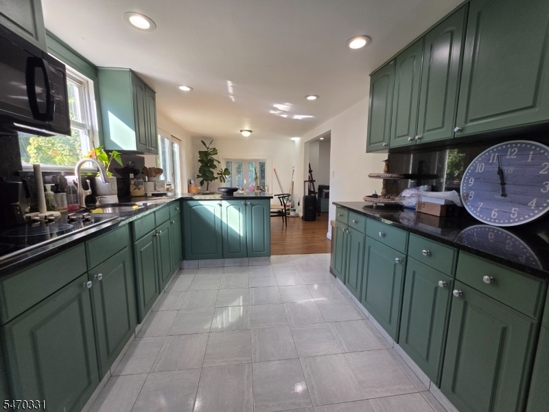Kitchen pic 2