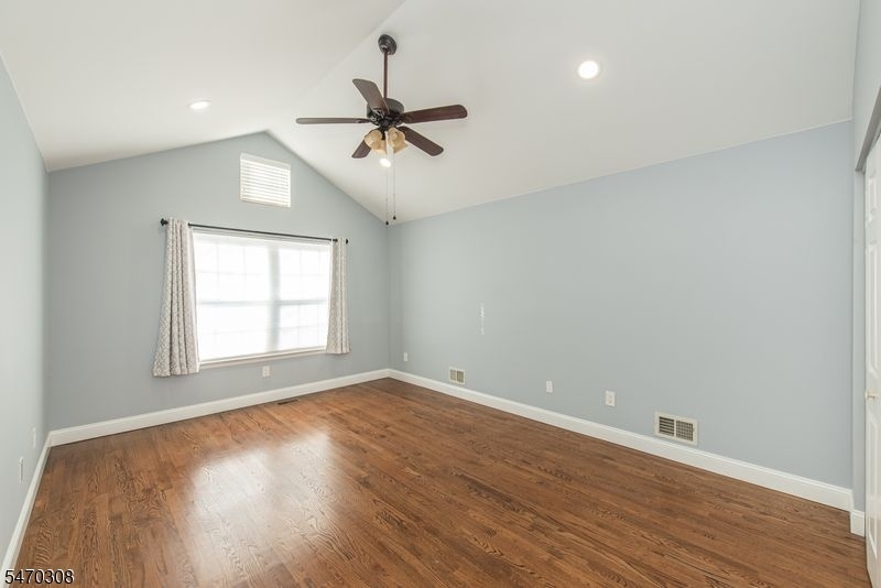 Primary suite w/great closet