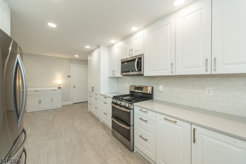 Custom, Gourmet kitchen