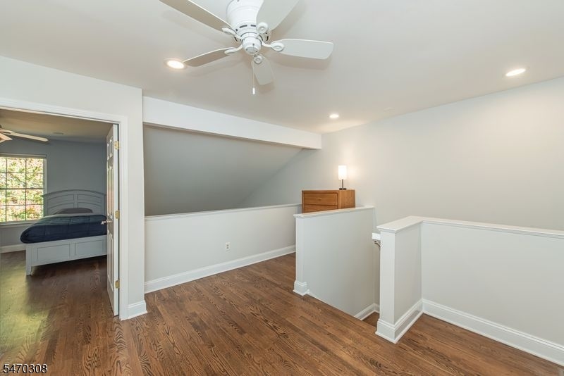 Loft with versatility, office?