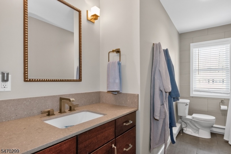Hallway full bathroom