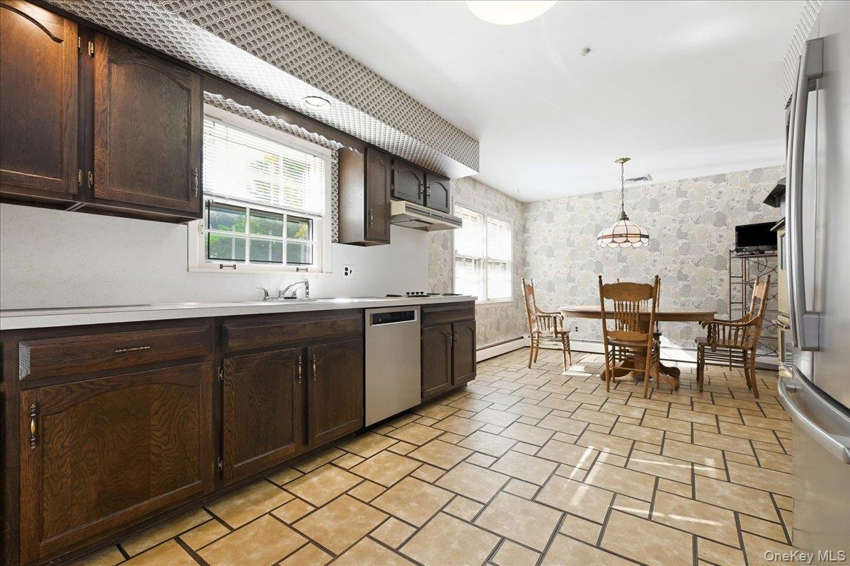 Large eat-in kitchen