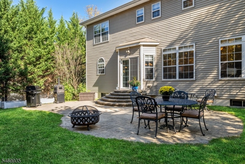 CUSTOM PAVER PATIO