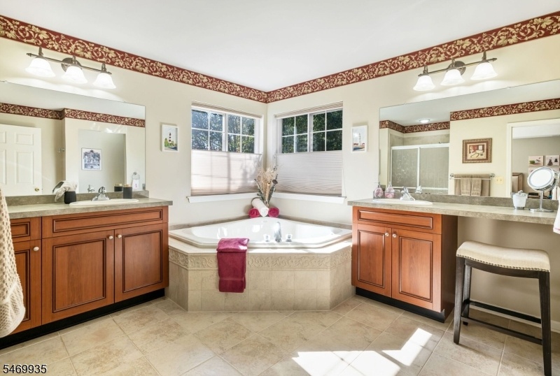 PRIMARY ENSUITE BATH
