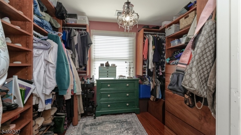 walk in closet
