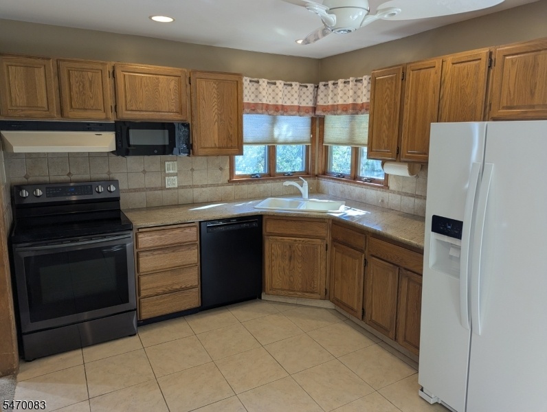 Eat-in Kitchen