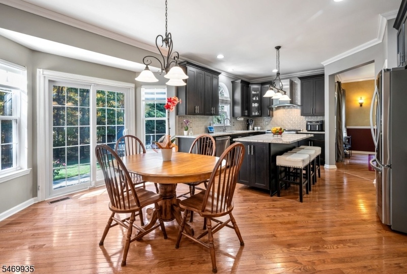 BREAKFAST ROOM IN KITCHEN