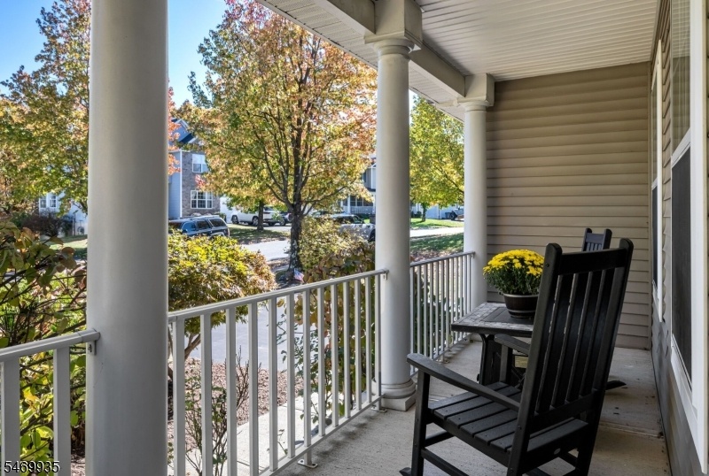 ROCKING CHAIR FRONT PORCH