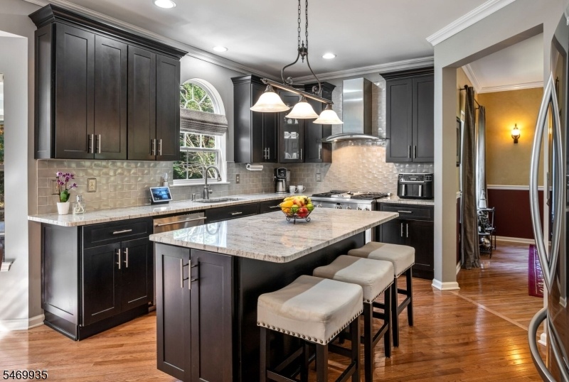 ABSOLUTELY STUNNING KITCHEN