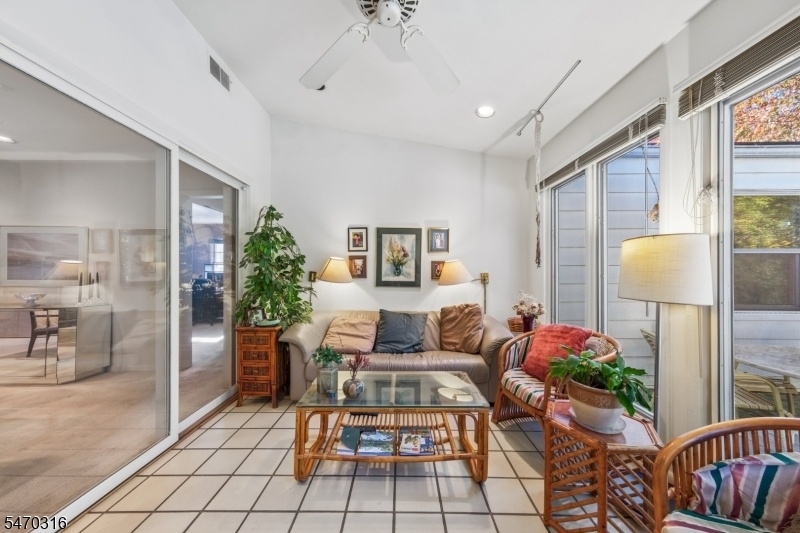 Den/Sunroom