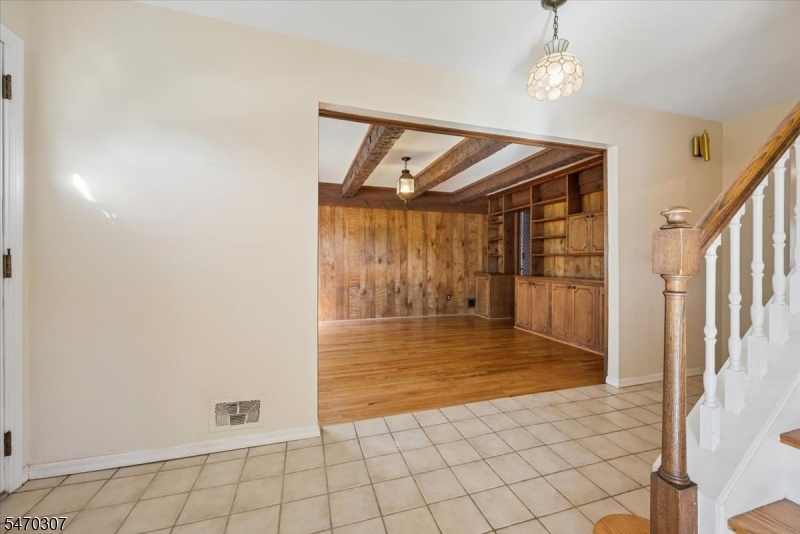 foyer / Fam Room
