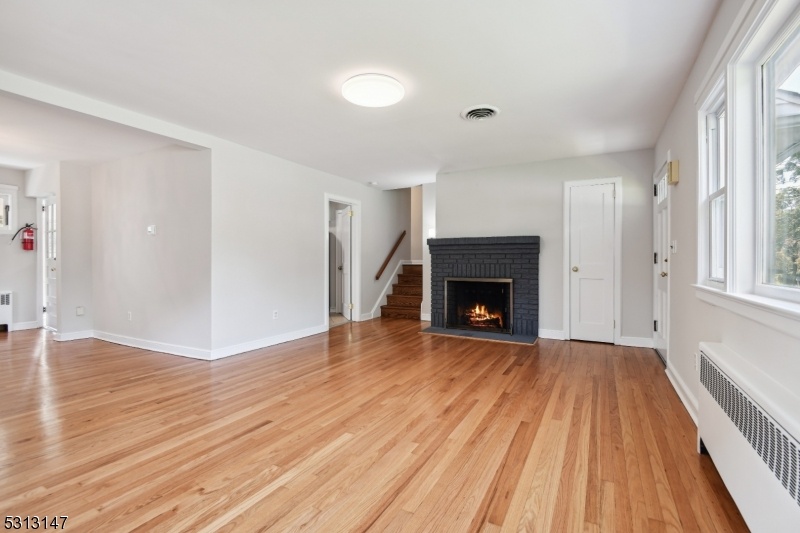 LIVING RM W/ FPL & COAT CLOSET
