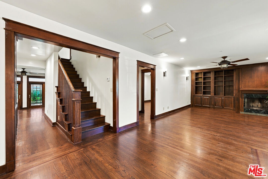 Dining to Stairs