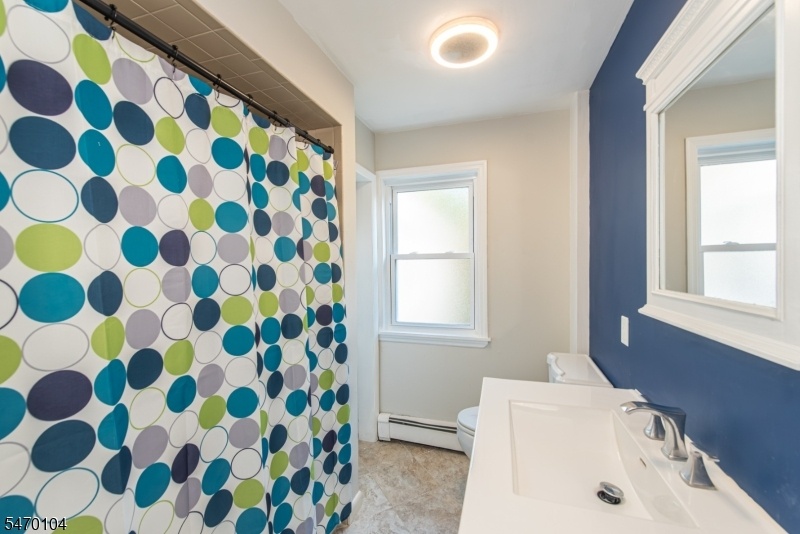 Full Main Bathroom