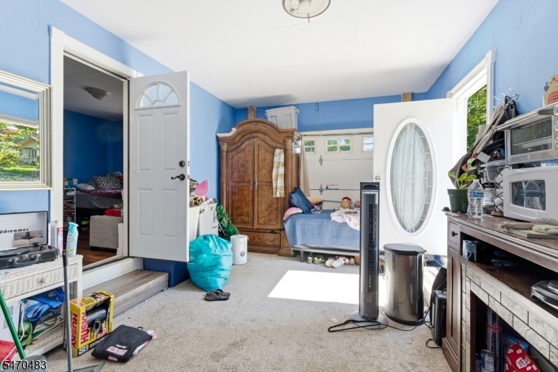 garage/living space
