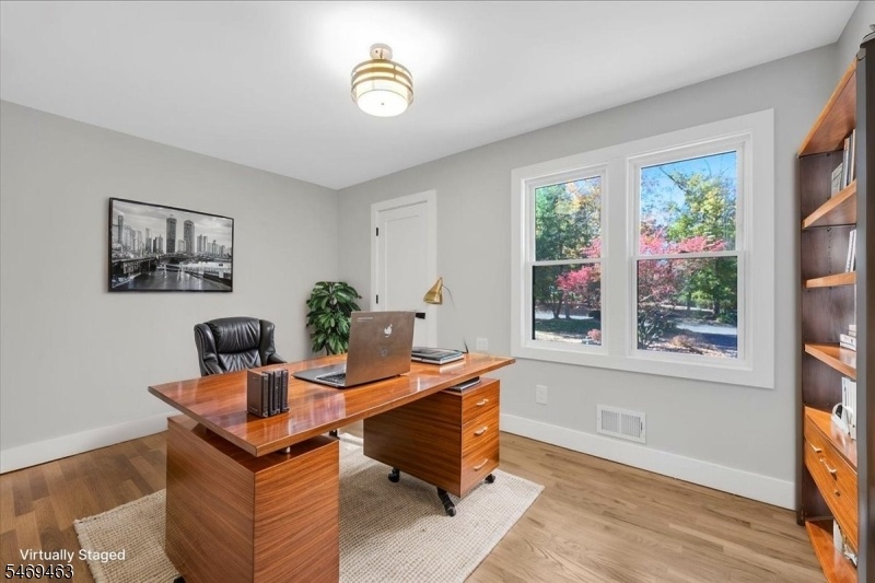 Bedroom / Office
