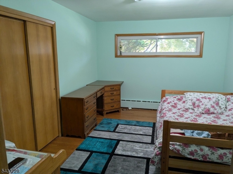 middle bedroom