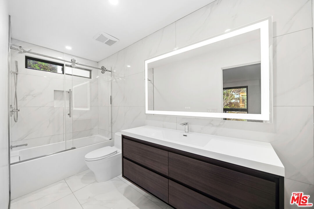 guest bathroom 3