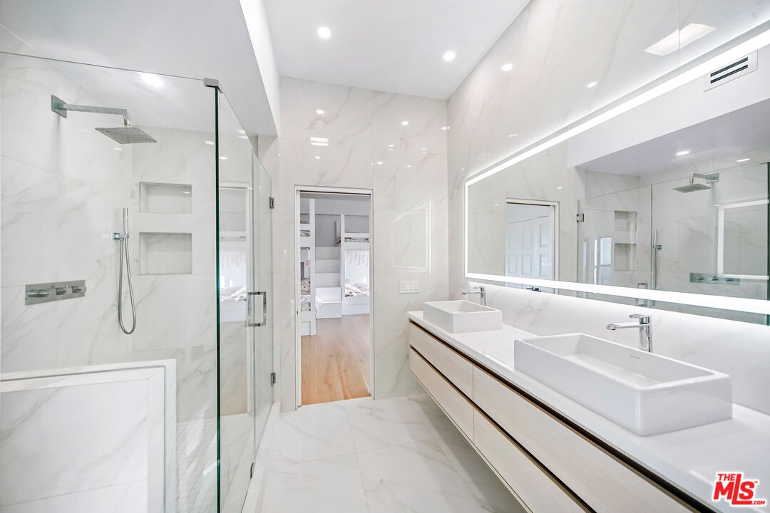 2nd primary bath