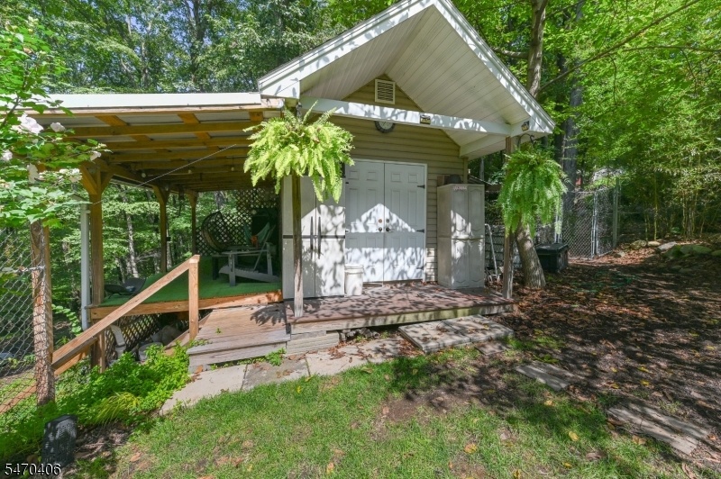 Shed