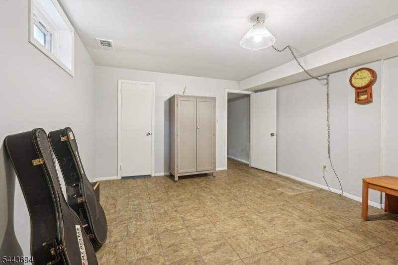 bedroom 4 / office