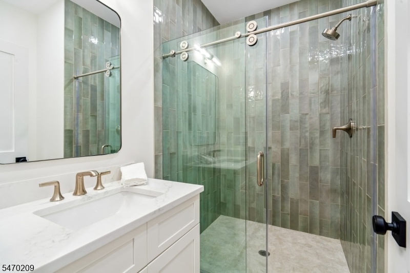 Lower Level Full Bath