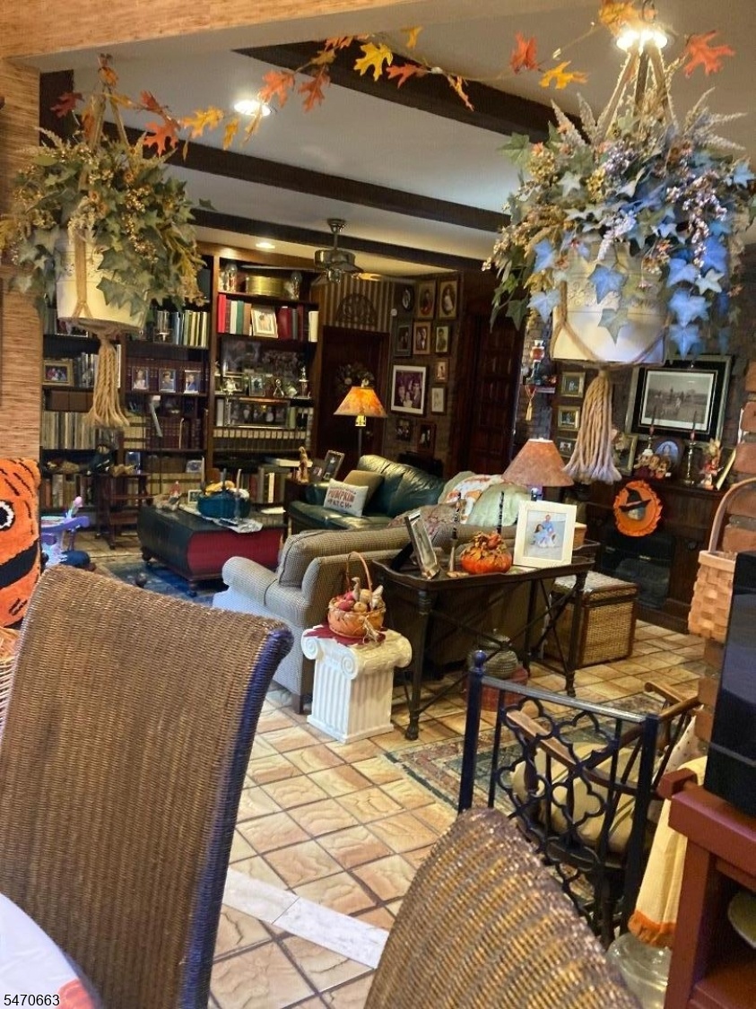 Dining area into Family Rm