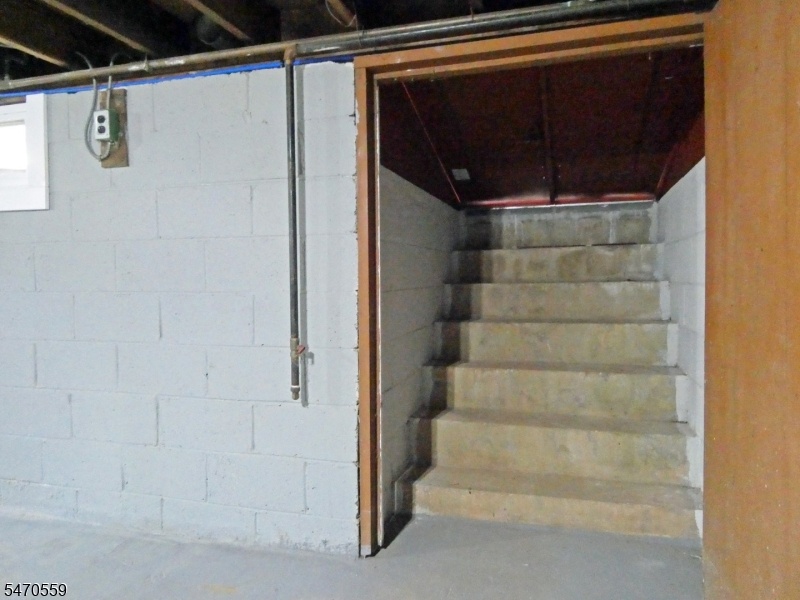 Access to outside w/new Bilkos