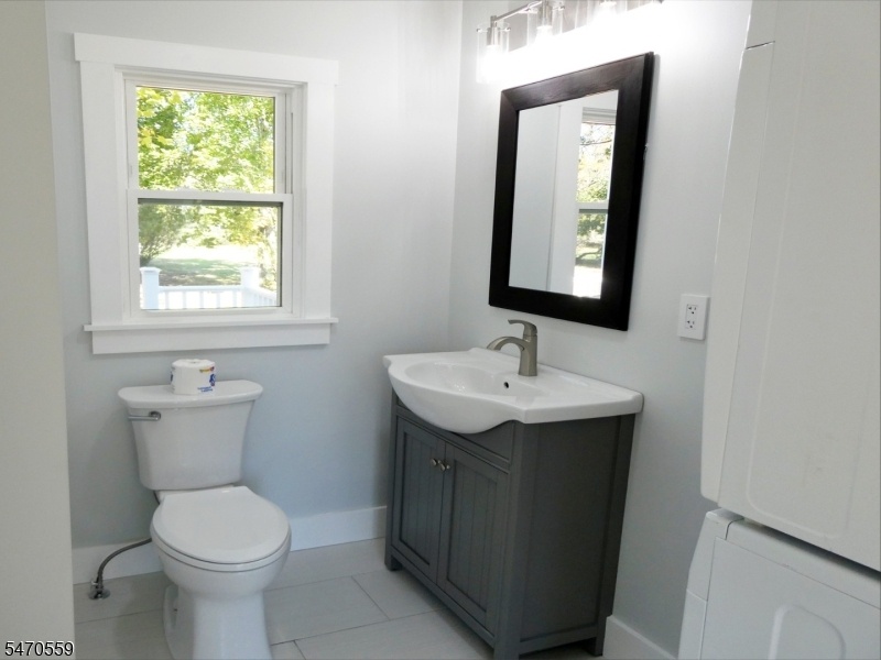 Powder room w/stack wash/dry