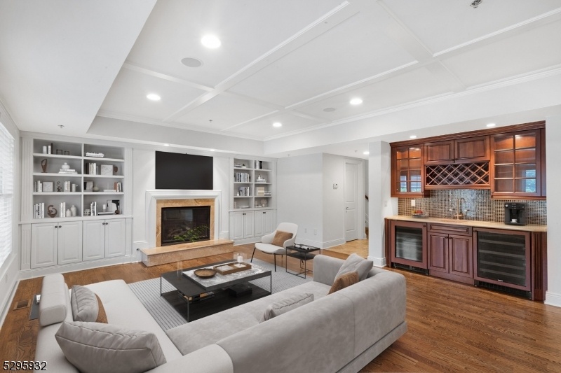 Virtual Staging Den
