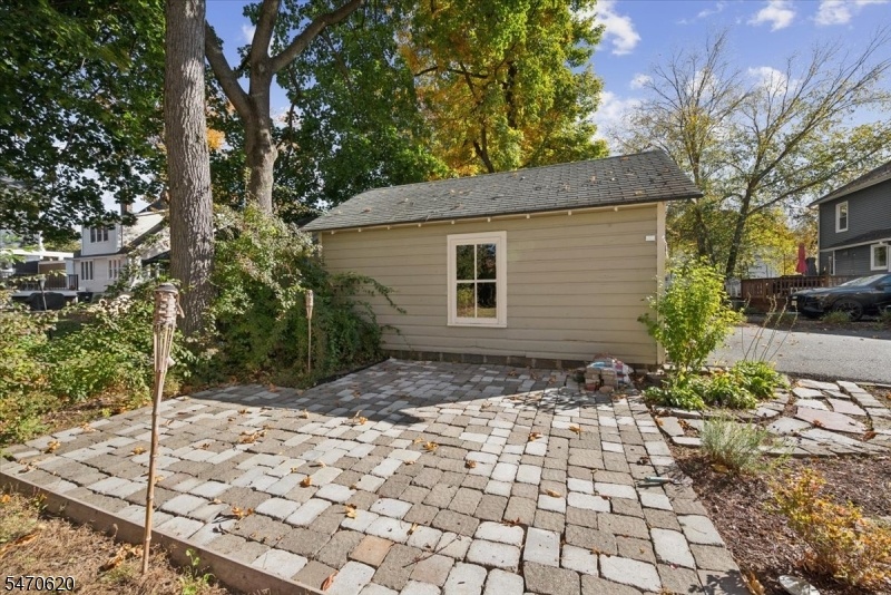Patio / Garage