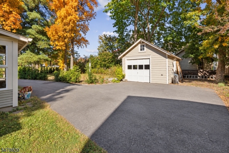 Detached Garage