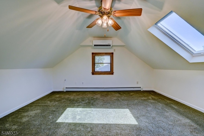 Leisure Room w Sky Lights (2)
