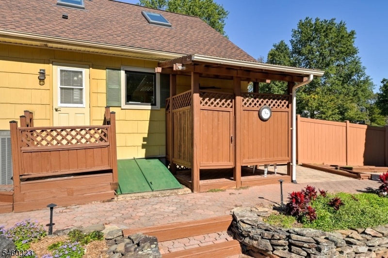 Poolside changing "hut"