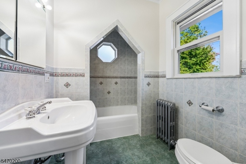 2nd Floor Hallway Bath