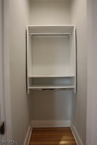 Closet built in