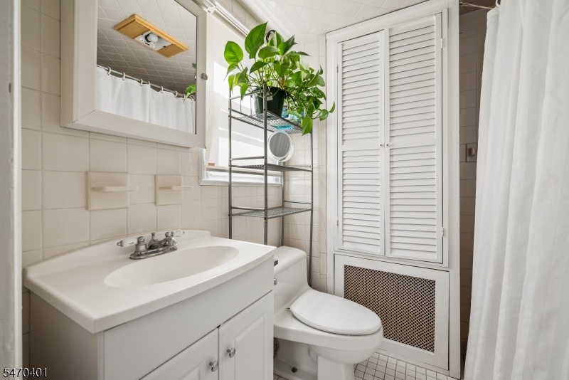 2nd Floor Bathroom